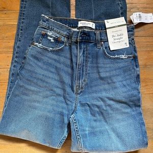 Abercrombie The Ankle Straight Ultra High Rise NWT